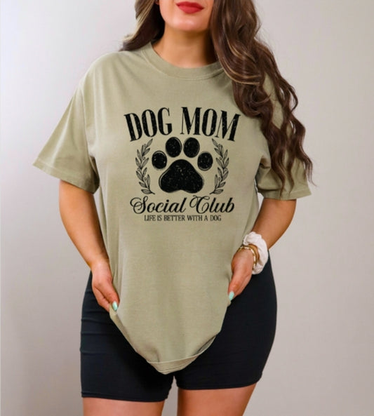 DOG MOM SOCIAL CLUB